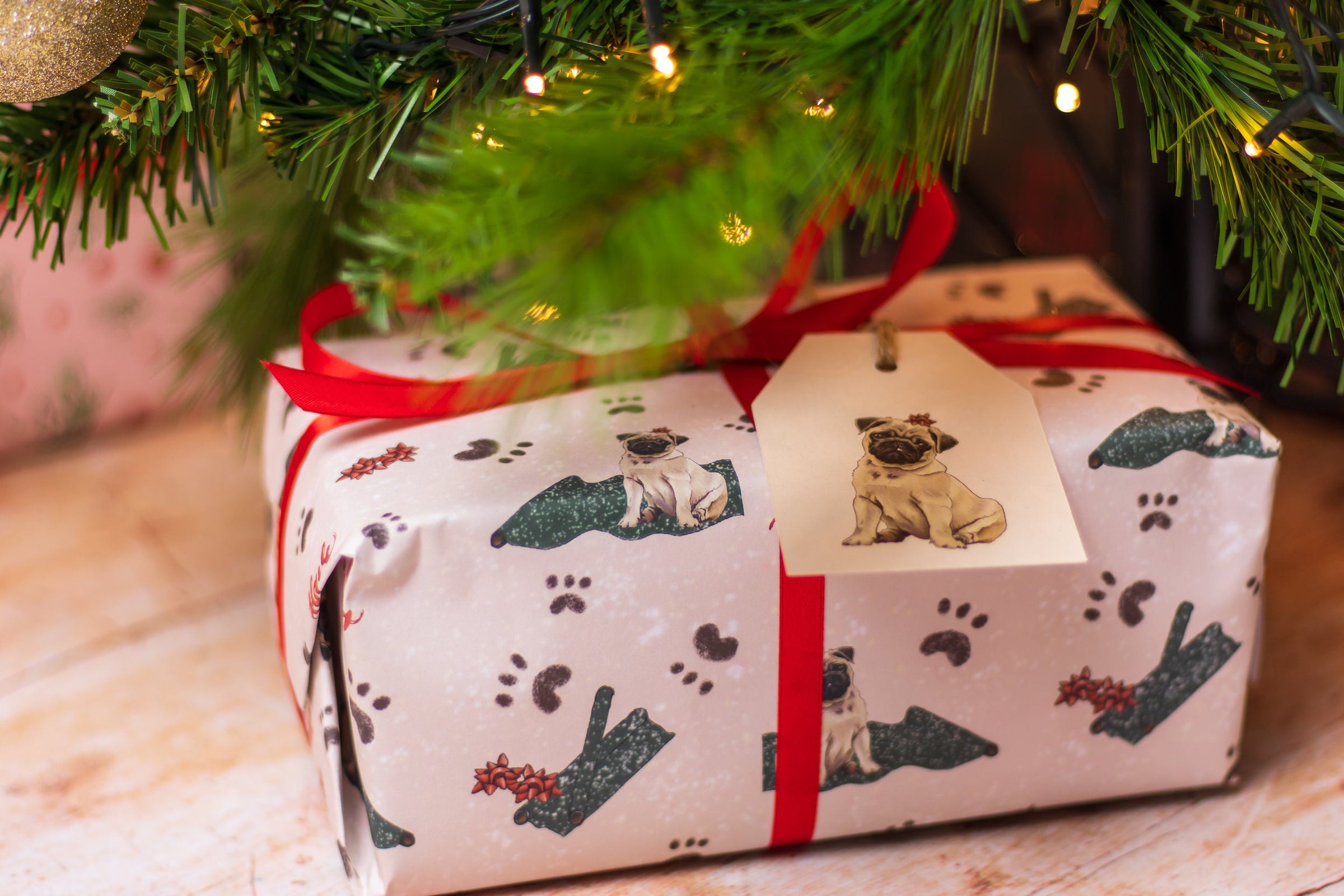 Christmas Pug | Christmas Wrapping Paper Sheet and Gift Tags